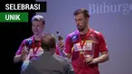 Berita video pasangan Denmark, Kim Astrup / Anders Rasmussen, menikmati gelar juara di Bitburger Open 2017 dengan bir di podium setelah mengalahkan ganda putra Indonesia, Fajar Alfian / Muhammad Rian pada partai final.