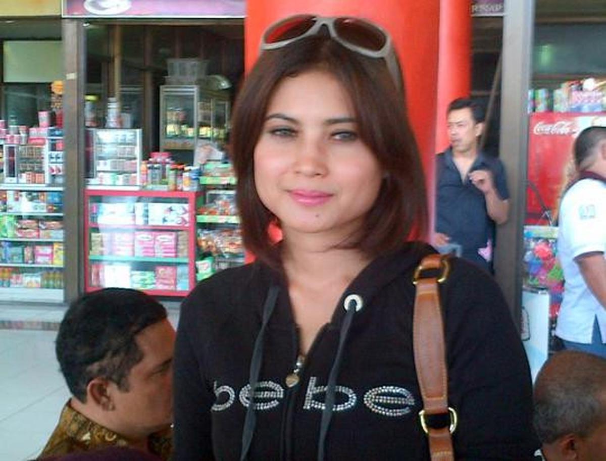 Pulang kampung, Novi diserbu warga yang ingin foto bareng