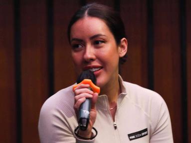 Dj Patricia Schuldtz saat jumpa pers di kawasan Gatot Subroto, Jakarta, Rabu (7/12/2022). Djakarta Warehouse Project (DWP) akan digelar pada tanggal 9, 10 & 11 Desember 2022 di JIEXPO Kemayoran, kembali memeriahkan jakarta dengan membawa puluhan nama terbesar di jagat musik elektronik dunia yang berkumpul mengisi edisi offline-nya. (Liputan6.com/Herman Zakharia)