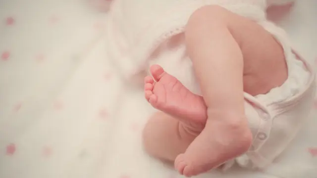 Ilustrasi kelahiran bayi perempuan