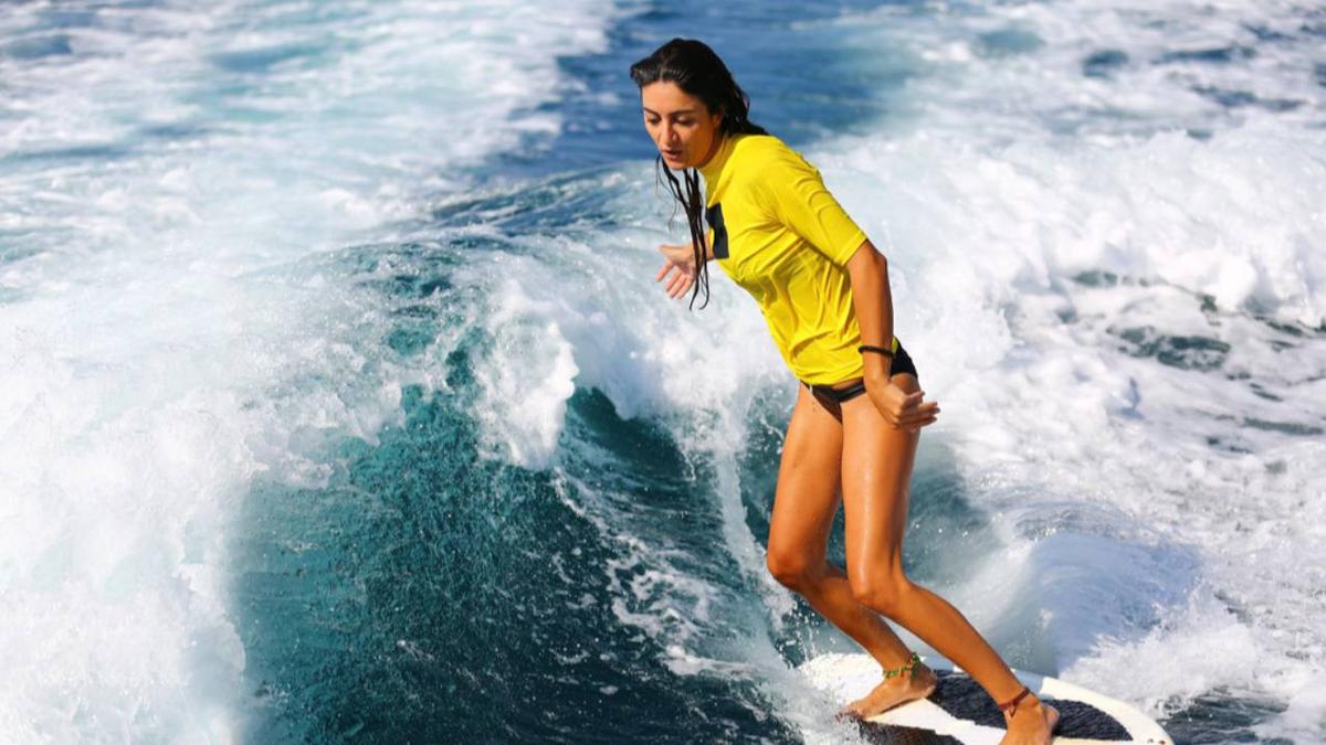 Tak Cuma Stylish, Ini Baju Surfing Wanita Berkualitas yang Nyaman Dipakai Seharian