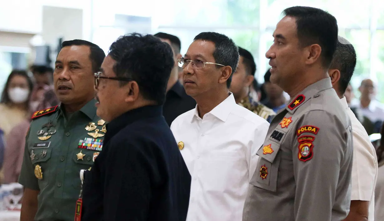 Sementara itu, di ruangan tersebut juga telah hadir sejumlah pejabat Legislatif Jakarta. (Liputan6.com/Herman Zakharia)