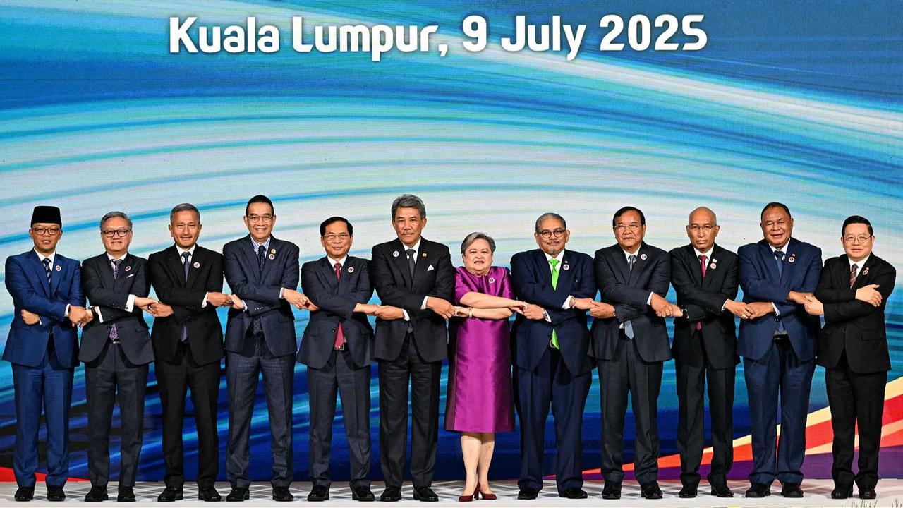 FOTO: Menlu Sugiono Hadiri Pertemuan Menlu ASEAN ke-58: Tegaskan Komitmen untuk ASEAN yang Inklusif dan Tangguh