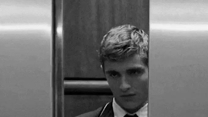 7 Moment yang Jadi Bukti Kalau Kamu Butuh Elevator