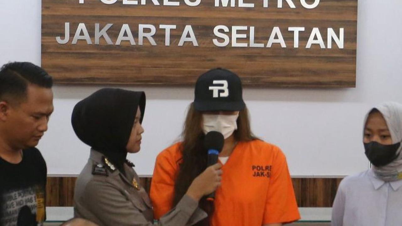 Atas perbuatannya tersebut, dia meminta maaf karena menjadi contoh yang tidak baik.