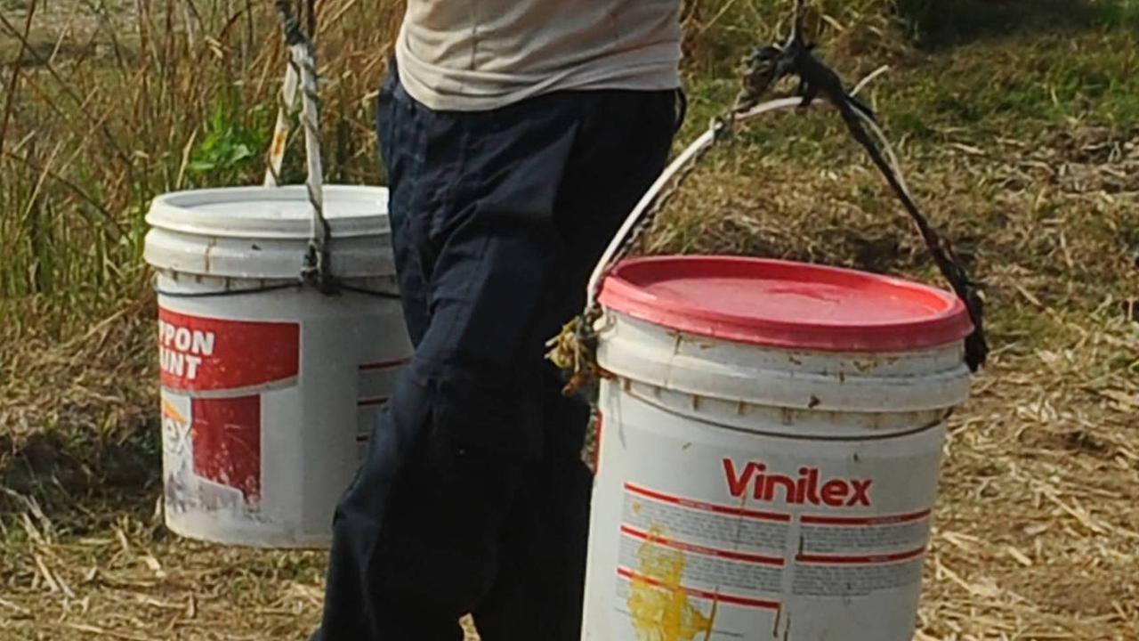Warga Kampung Rawa Bogo Kaler hanya bisa pasrah dengan keadaan ini. Mereka berharap bantuan air bersih dari dinas setempat bisa ditambah agar dapat meringankan kesulitan bagi warga yang terdampak.