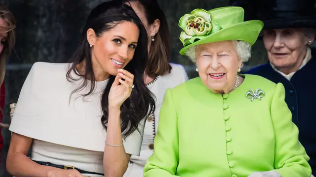 [Bintang] Ratu Elizabeth II - Meghan Markle