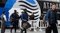Para pemain Atalanta tiba di Hotel Westin, Valencia jelang pertandingan melawan Valencia CF pada leg kedua babak 16 besar Liga Champions 2019/2020 (AFP/Jose Jordan)