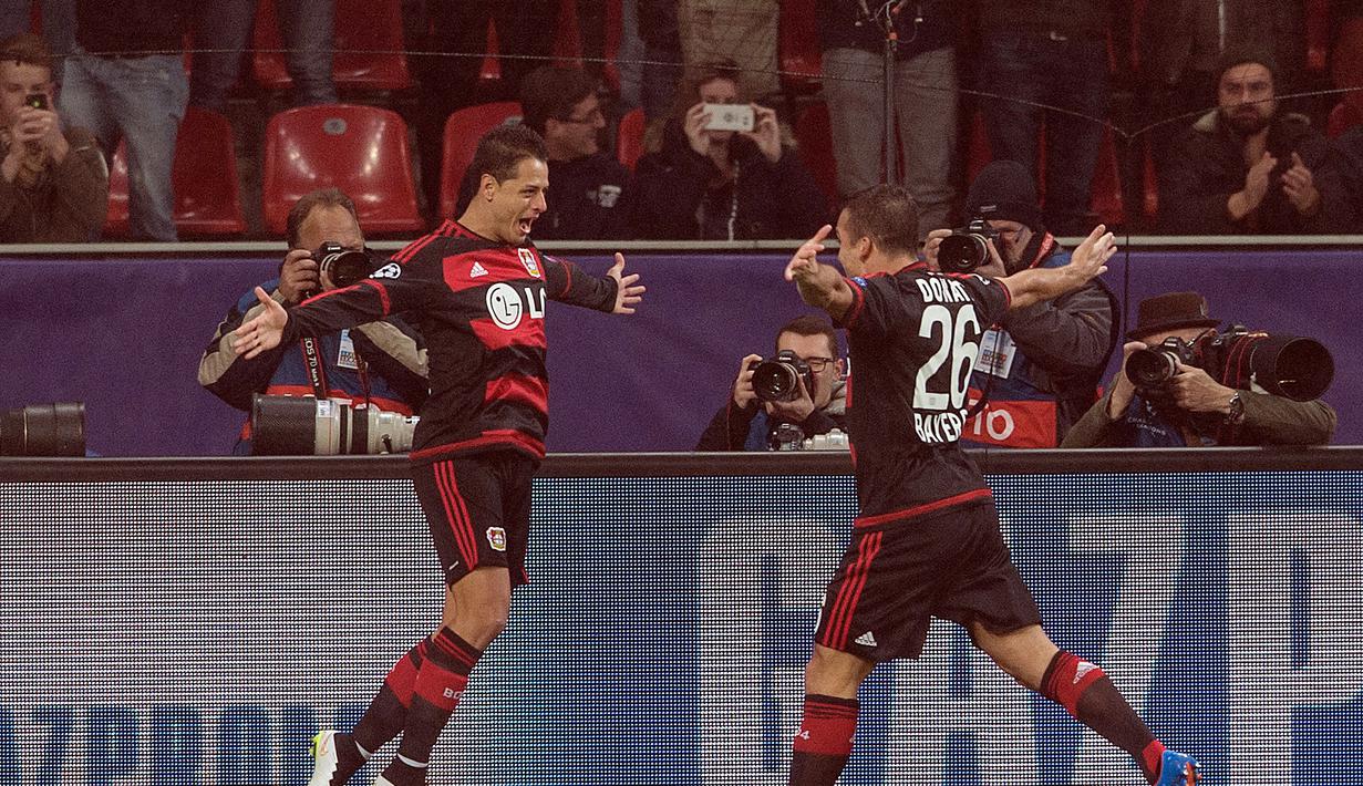 Pemain Bayer Leverkusen, Javier Hernandez, merayakan gol ke gawang AS Roma di laga Grup E Liga Champions di Stadion Bay Arena, Jerman, Rabu (21/10/2015) dini hari WIB. (EPA/Federico Gambarini)