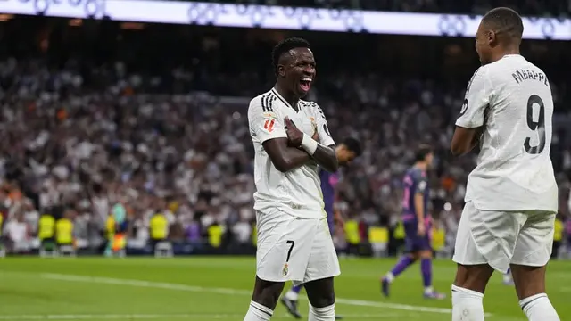 La Liga 2024/2025: Selebrasi pemain Real Madrid, Vinicius Junior (kiri) dan Kylian Mbappe, di laga vs Espanyol pekan ke-6 (c) AP Photo/Manu Fernandez