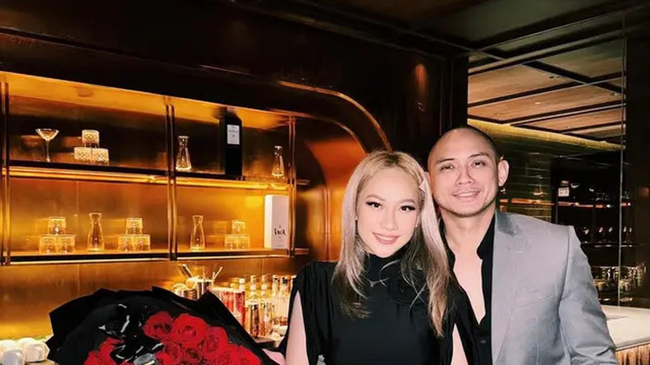 6 Potret Dinner Romantis BCL dan Tiko Aryawardhana Selama Setahun hingga Anniversary