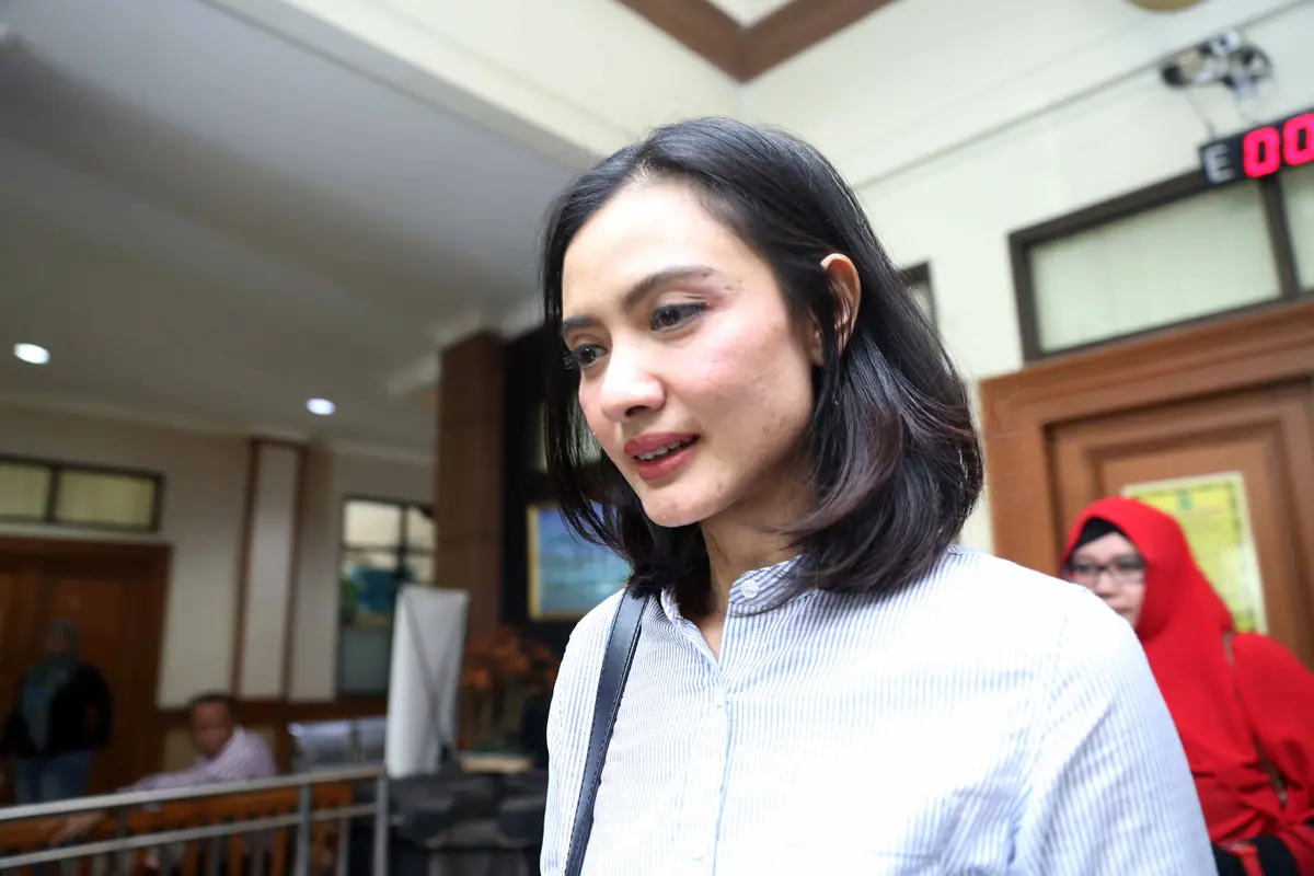 [Bintang] Ade Maya