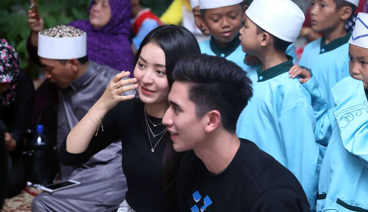 Memberikan lampu hijau kepada hubungan Wilona dan Verrell, kabarnya Venna juga seringkali menjodoh-jodohkan keduanya. Hal ini diakui oleh Wilona saat ditemui di pesta ulang tahun Venna. (Nurwahyunan/Bintang.com)