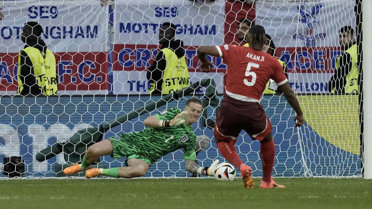 Piala Eropa 2024: Terkuak, Ternyata Jordan Pickford Punya Contekan saat Jadi Pahlawan Inggris pada Adu Penalti Melawan Swiss