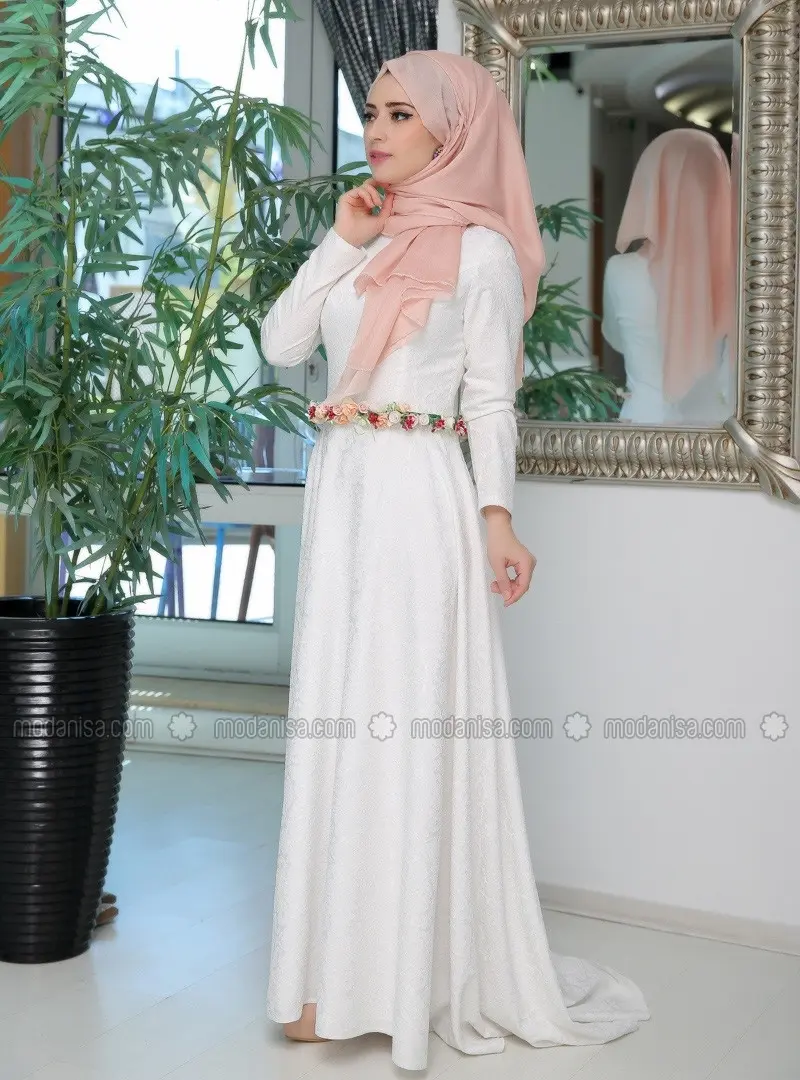 Dress hijab ini bikin tampilan kamu makin elegan. (sumber foto: pinterest)