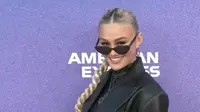 7 Potret Agnez Mo Hadiri Billboard Women In Music Awards 2022, Gandeng Pacar (Sumber: Instagram/mtv)