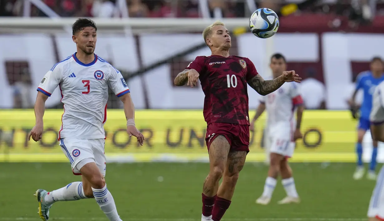 Yeferson Soteldo membuka skor untuk "Vinotinto" pada menit ke-45, setelah memanfaatkan tendangan dari "Brujo" Jose Martinez. (AP Photo/Ariana Cubillos)