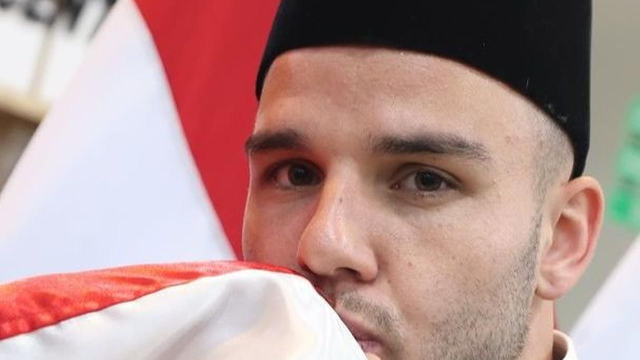 <b>Ditantang Anggota DPR Nyanyi Indonesia Raya</b>