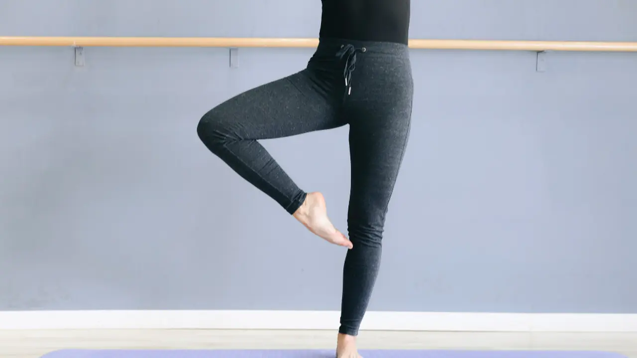 10 Latihan Standing Balance untuk Melatih Keseimbangan Tubuh yang Bisa Dicoba di Rumah