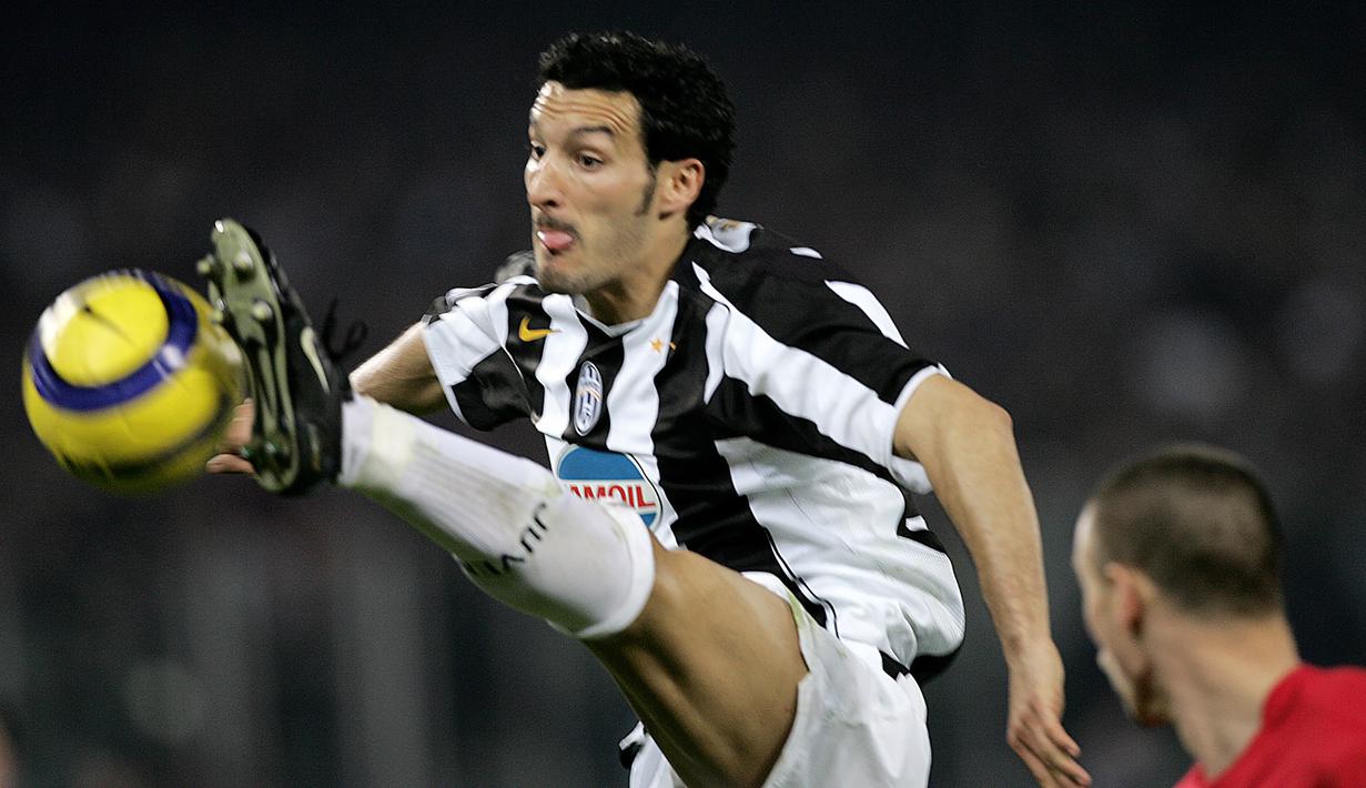 Gianluca Zambrotta (71 laga di Champions) - Zambrotta memiliki karier yang gemilang ketika bermain di Juventus, Barcelona dan AC Milan. Namun, ia tidak mampu meraih satupun gelar Liga Champions bersama tiga klub besar itu. (AFP/Filippo Monterforte)