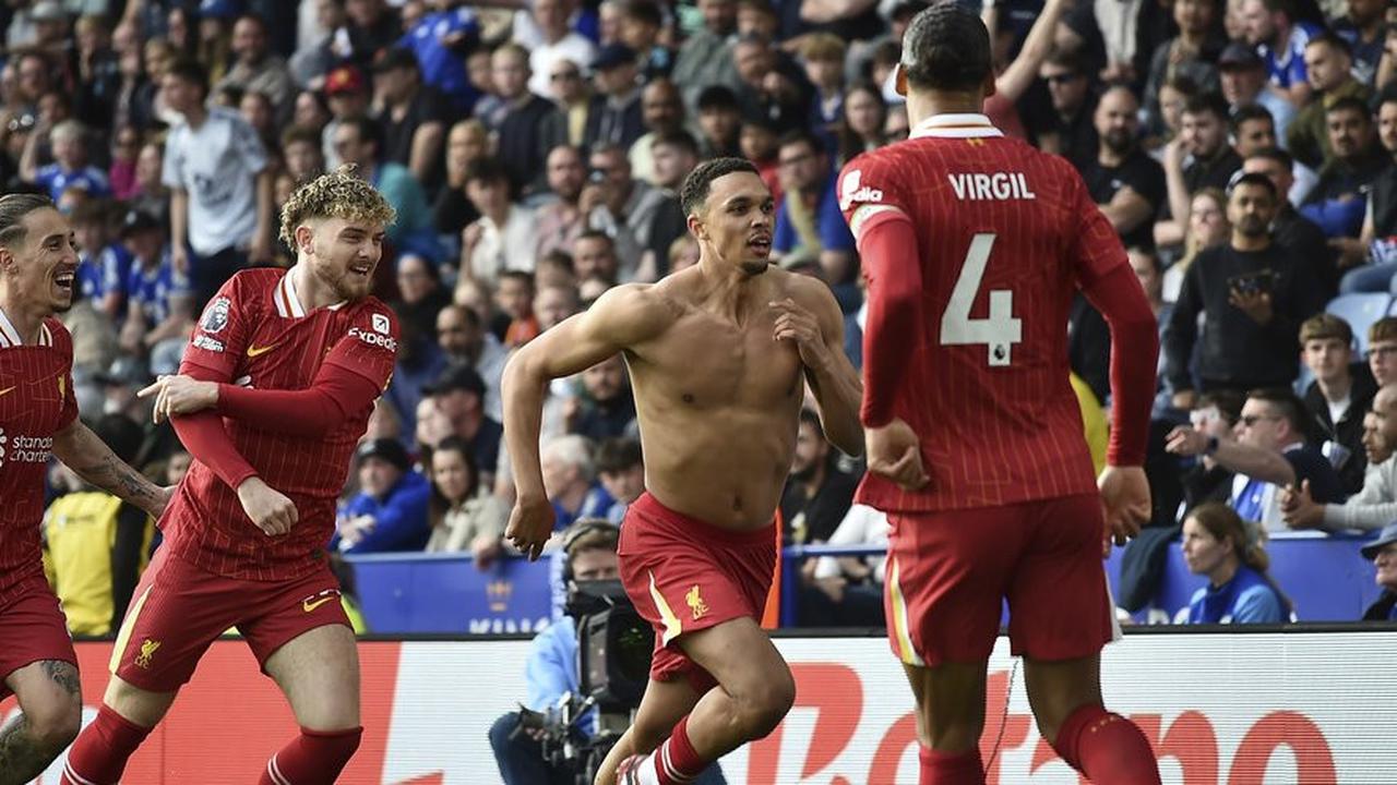 Arne Slot Tetap Andalkan Alexander-Arnold Meski Dapat Cemoohan di Anfield