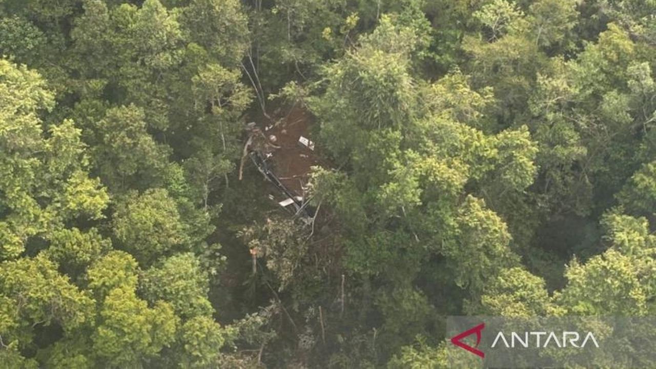Basarnas Temukan Puing Helikopter Airbus H130 di Hutan Sekadau Kalimantan Barat
