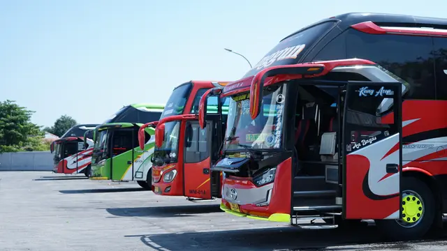 Ratusan ribu bus AKAP terdeteksi langgar izin trayek, sementara 300 ribu lebih truk angkutan barang melanggar ketentuan ODOL. (Dok Kemenhub)