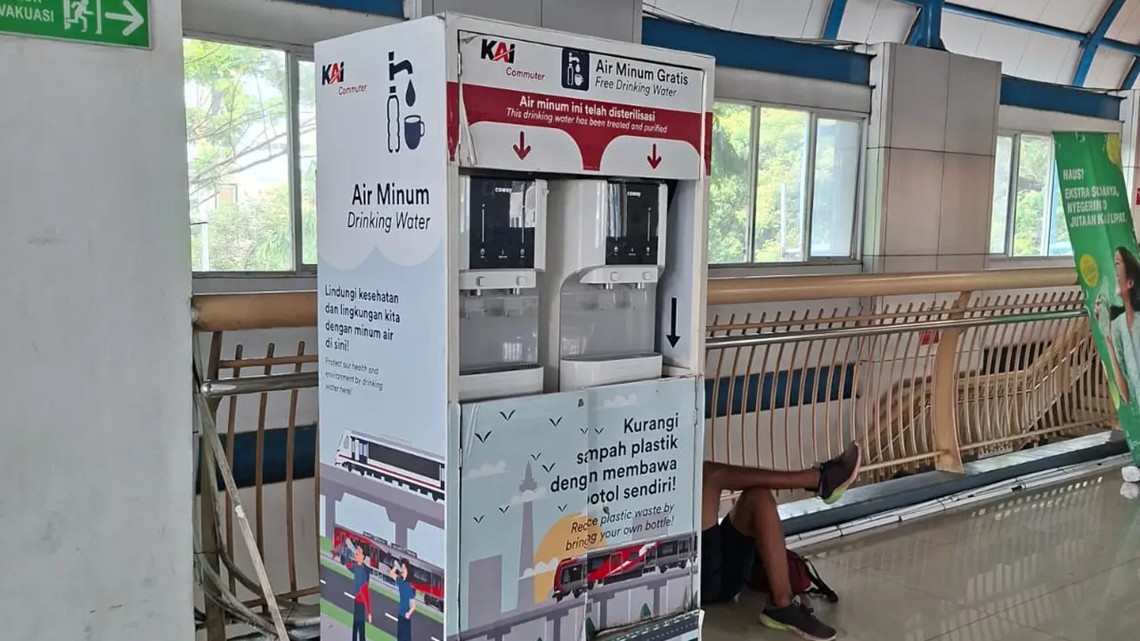 Fasilitas Dispenser Air Gratis di Stasiun Palmerah