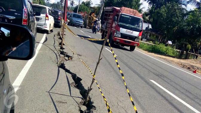 Ini Penampakan Jalan Retak dan Terbelah Akibat Gempa Aceh ...