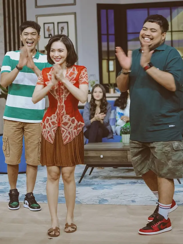 Wika Salim jadi ART di program sahur (Foto: Instagram/wikasalim)