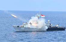 FOTO: TNI Tunjukkan Kesiapan Hadapi Perang Modern Lewat Latopslagab di Karimun Jawa