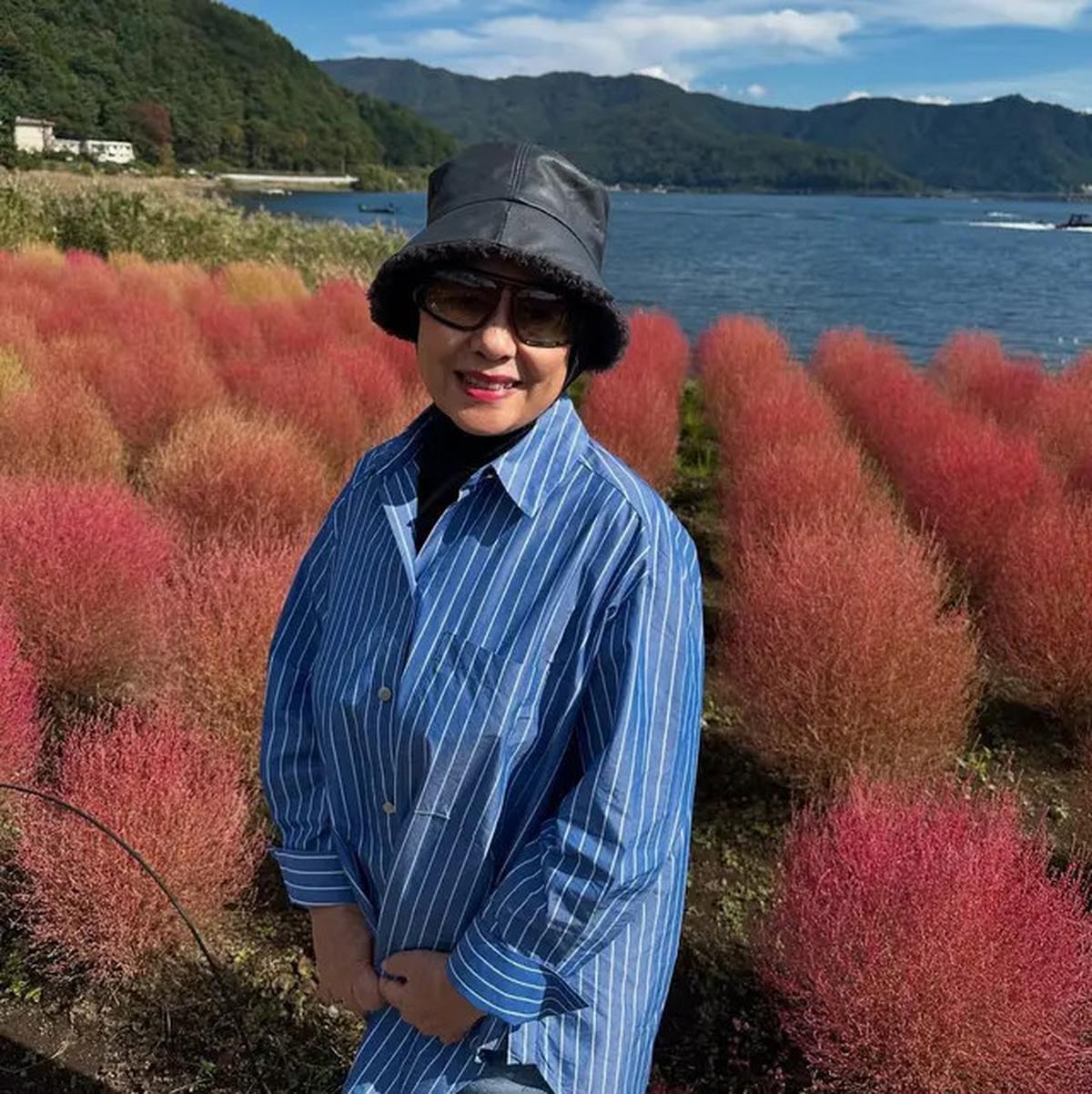 Foto Yanni Mulyaningsih, Ibunda Annisa Pohan yang Awet Muda dan Tetap Stylish di Usia 71 Tahun