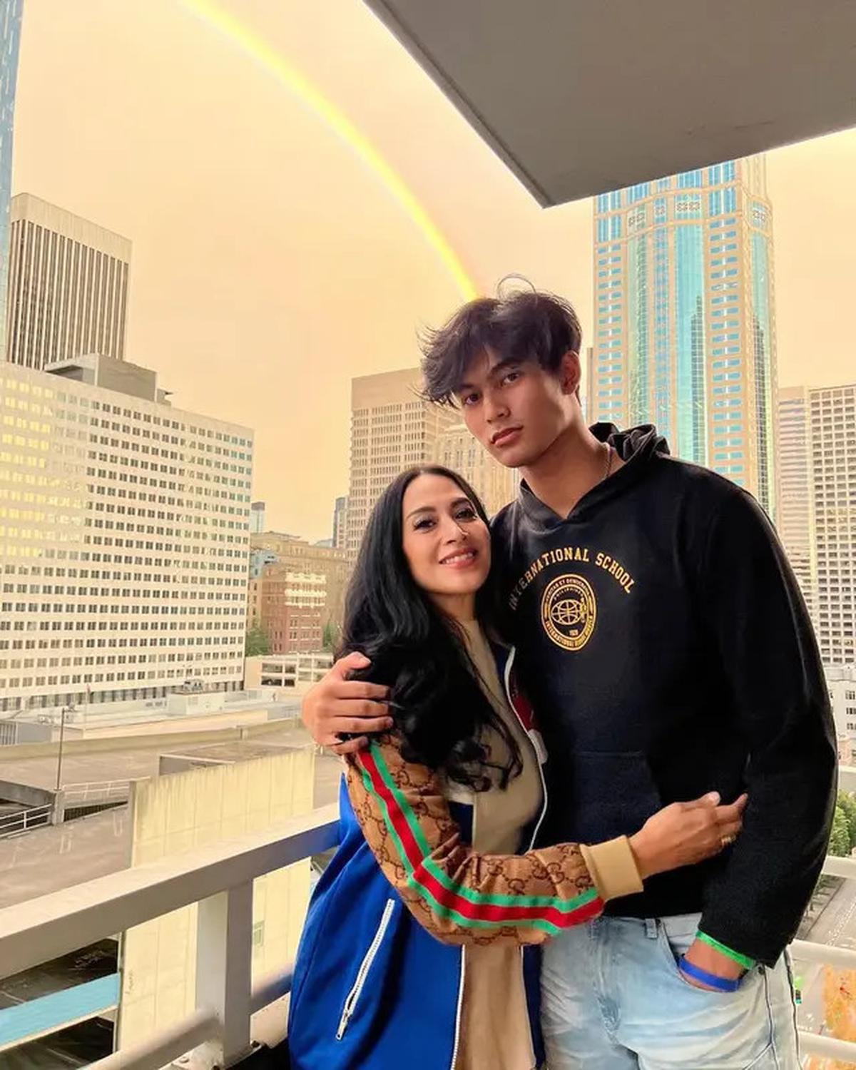 6 Potret Diah Permatasari dan Si Bungsu Marciano Nicholas, Bestie Banget Kayak Kakak Adik
