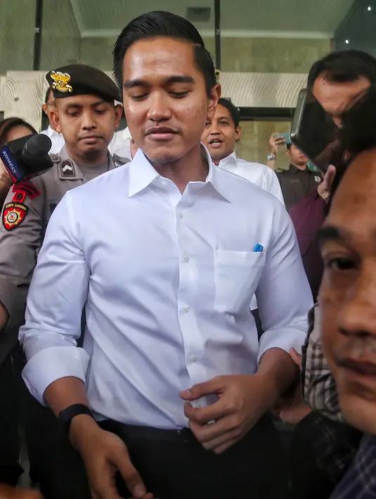 Terkait kedatangannya ke gedung KPK, Kaesang menerangkan bahwa ia ingin menyampaikan informasi terkait keberangkatannya ke Amerika Serikat menggunakan pesawat jet pribadi. (Liputan6.com/Angga Yuniar)