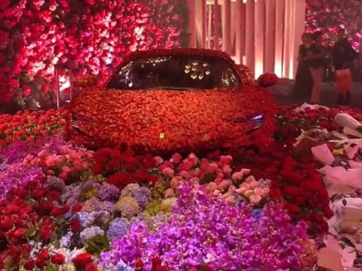 Ferrari Bertabur Bunga