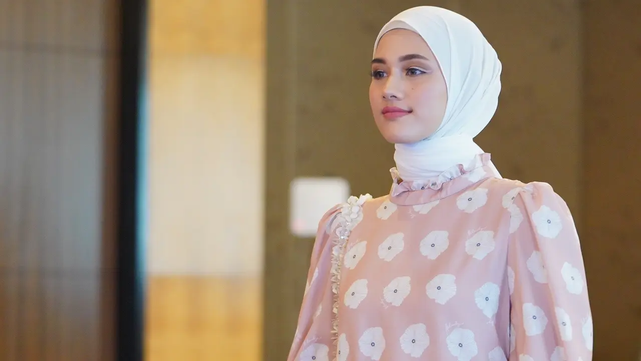 6 Gaya Makeup Wardah x Klamby di Runway London Fashion Week