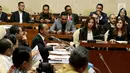 Ketua HIPMI Bahlil Lahadalia menyampaikan pemaparannya saat Rapat Dengar Pendapat (RDP) dengan Pansus Kewirausahawan di Senayan, Jakarta (6/6). Rapat tersebut membahas percepatan Rancangan Undang Undang Kewirausahawan. (Liputan6.com/JohanTallo)