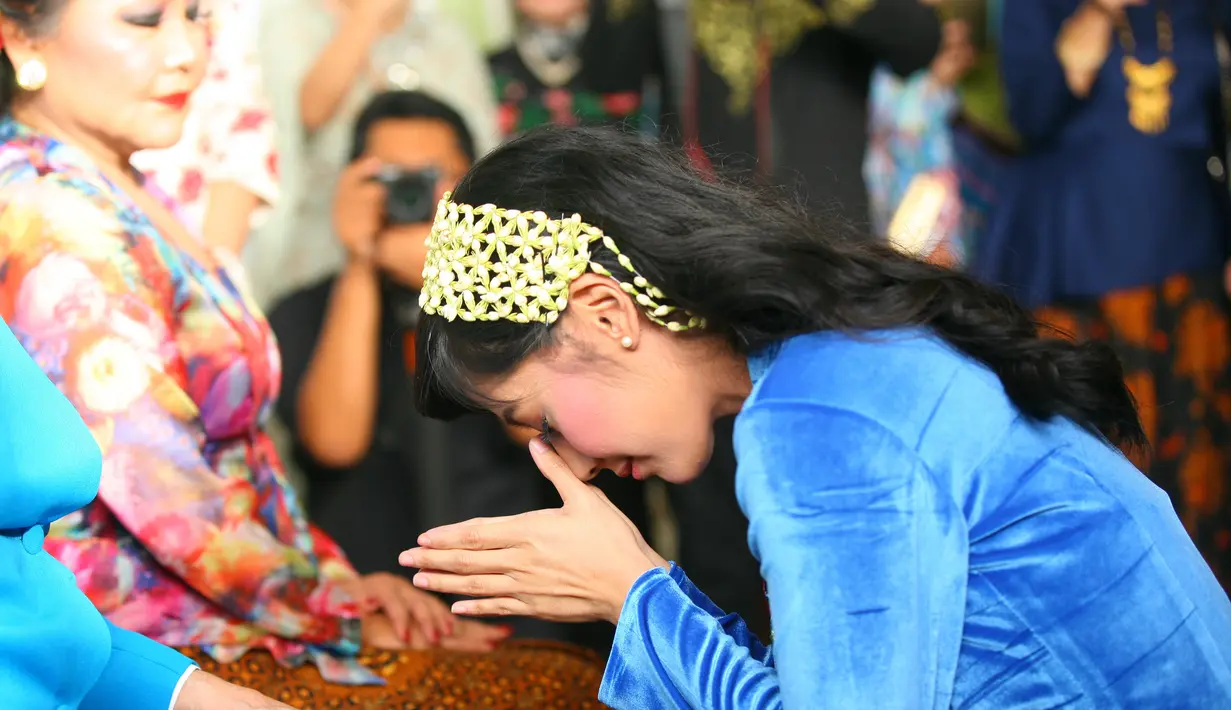 Pemeran Ardina Rasti hari ini, Sabtu (20/1/2018) akan melepas masa lajangnya. Anak artis senior Erna Santoso itu akan dipersunting Arie Dwi Andika. (Nurwahyunan/Bintang.com)