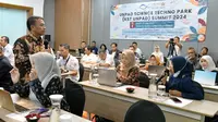 Sekda Jabar Herman Suryatman saat menjadi keynote speaker pada 'Unpad Science Techno Park Summit 2024' di Hotel Mercure, Kota Bandung, Senin (27/5/2024). (sumber foto: Dokpim Jabar)