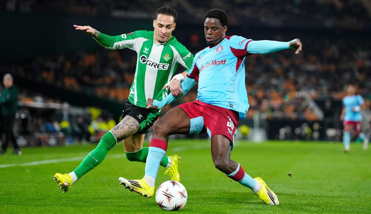 Gol tersebut membuat pemain Brazil itu sejauh ini mengoleksi empat gol dan tiga assist dalam enam laga Liga Europa 2025/2026. (AP Photo/Jose Breton)