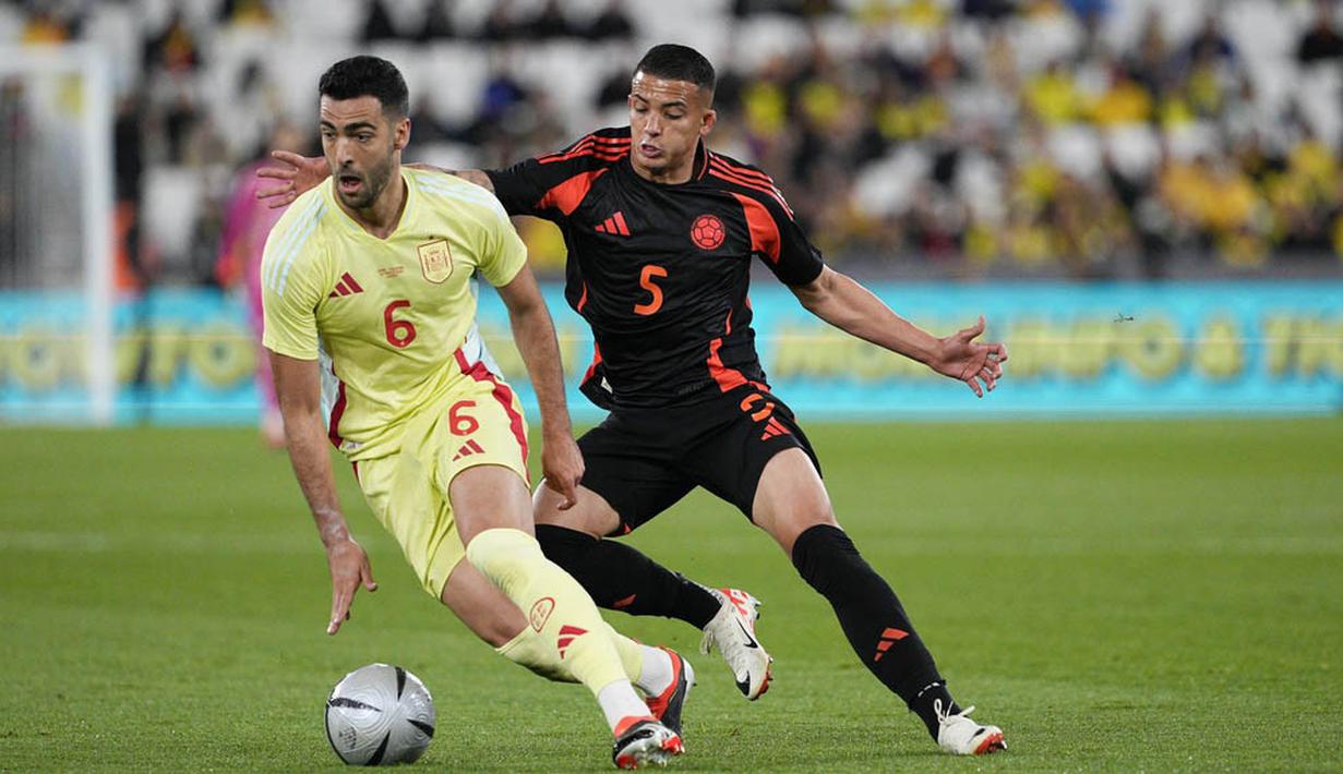 Dalam laga ini, pelatih Spanyol, Luis de la Fuente menurunkan tim bermaterikan para pemain yang jarang mendapat kesempatan dipanggil ke skuad La Furia Roja. (AP Photo/Dave Shopland)