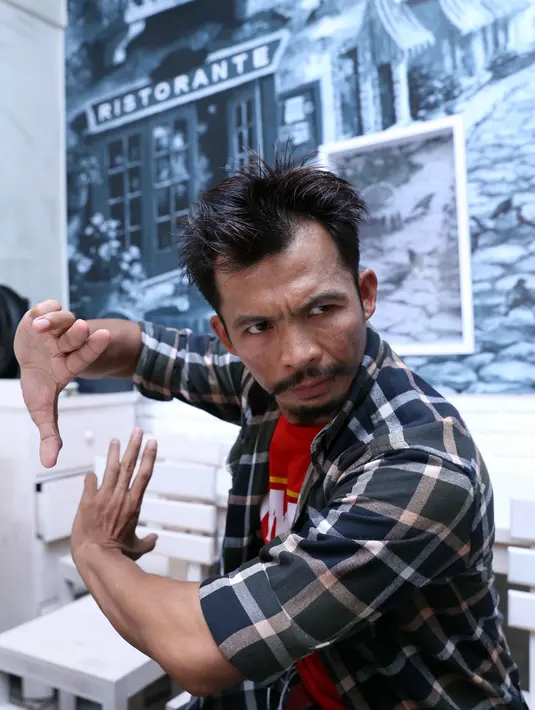 Saat ditemui di kawasan Kemang, Jakarta Selatan beberapa waktu lalu, Cecep Arif Rahman membenarkan berita tentang dirinya yang membintangi serial TV Hollywood. Ia bahkan baru saja selesai syuting trailer film ‘The Gate’. (Nurwahyunan/Bintang.com)