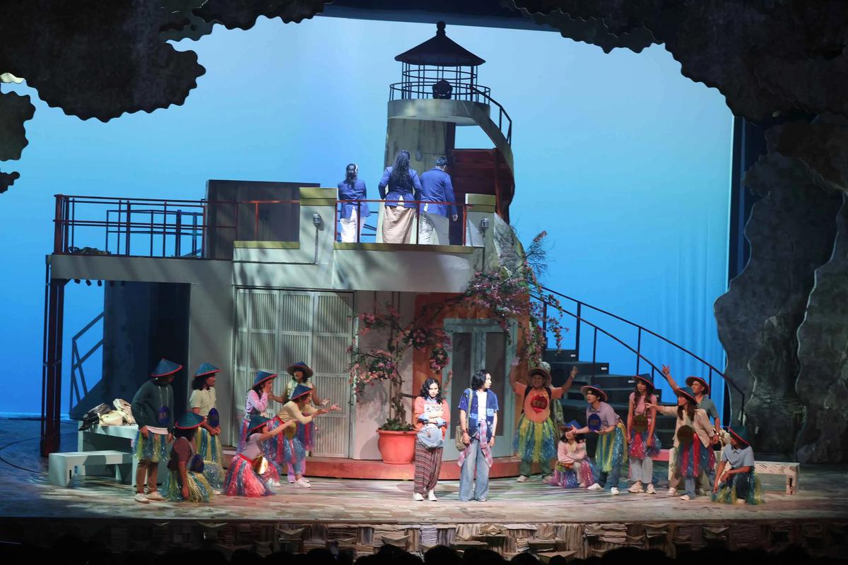 FOTO: Musikal Perahu Kertas Hidupkan Kembali Mimpi di Panggung Teater Indonesia
