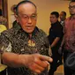 Aburizal Bakrie (Ical) memberikan pernyatan terkait disahkannya Golkar kubu Agung Laksono oleh Menkumham Yasonna Laoly, Jakarta, Selasa (10/3/2015).(Liputan6.com/Herman Zakharia)