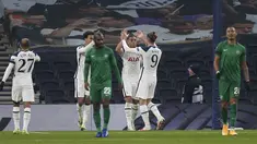 Penyerang Tottenham Hotspur, Carlos Vinicius (tengah) berselebrasi dengan rekan setimnya usai mencetak gol ke gawang Ludogorets Razgrad pada pertandingan Grup J Liga Europa di stadion Tottenham Hotspur, London, Inggris, Kamis (26/11/2020). Tottenham menang atas Ludogorets 4-0. (AP Photo/Ian Kington)