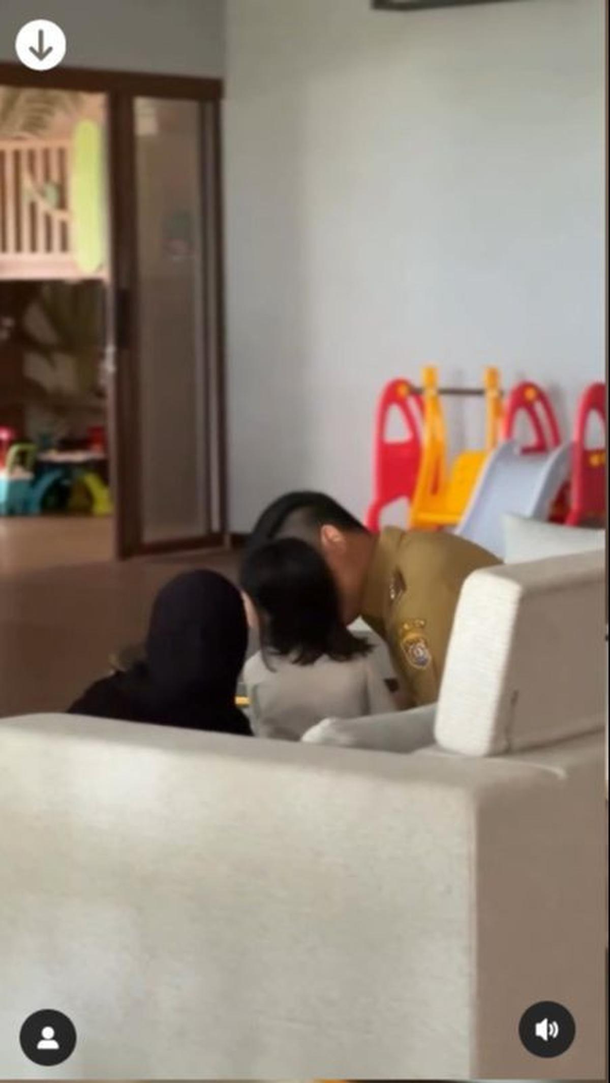 "Sampai ada orang jualan di depan saking ramenya tiap sore," kata Chacha