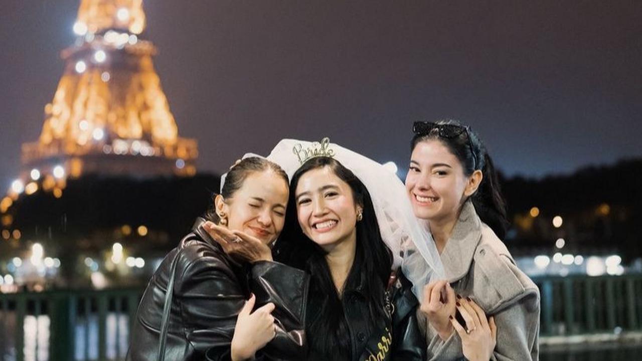Potret Kejutan Bridal Shower Febby Rastanty dari Enzy Storia & Medina Dina, Pakai Bando 'Bride' di Paris