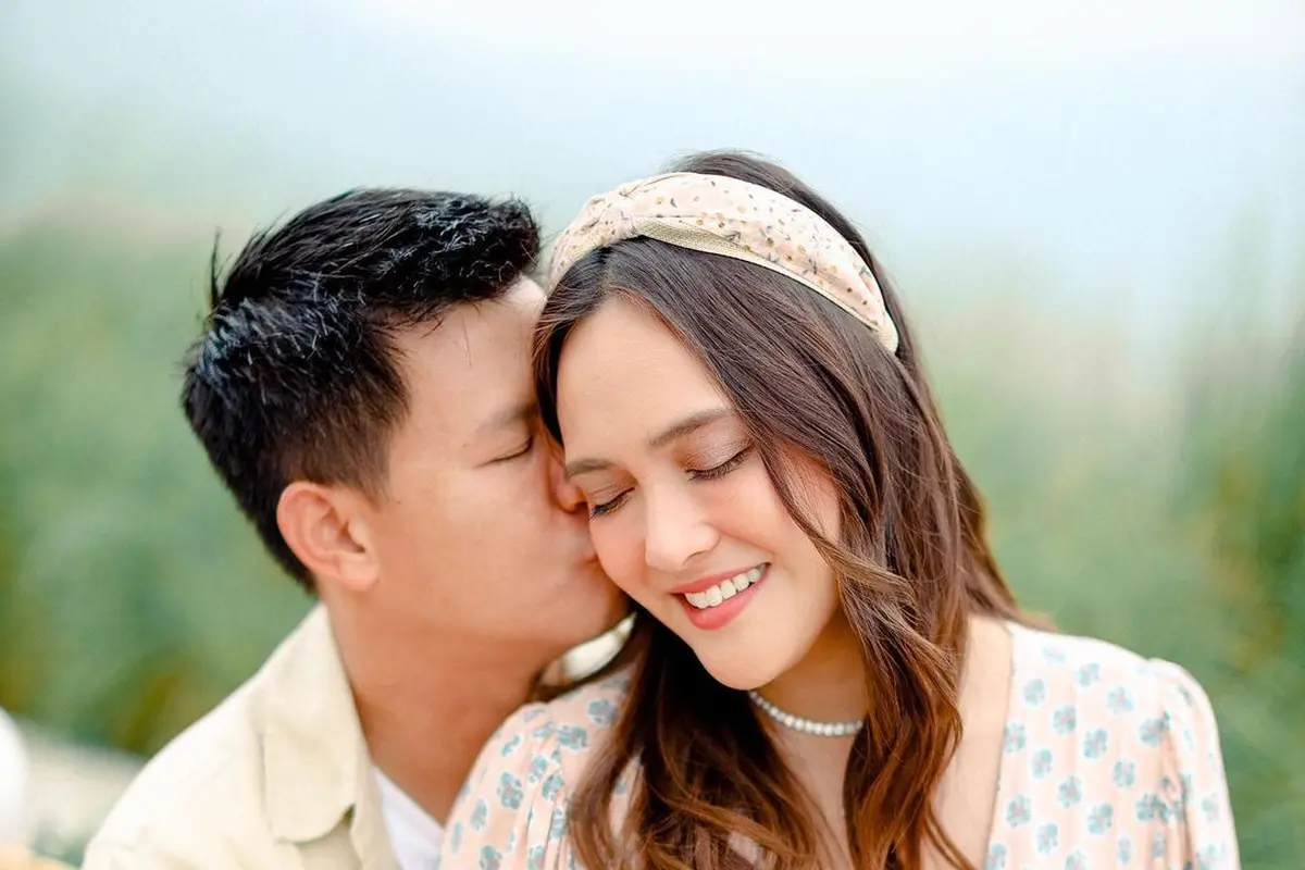 Dikabarkan Cerai, Ini 7 Potret Mesra Shandy Aulia dan David Herbowo