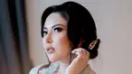 Ayu Aulia terliat menawan saat mengenakan kebaya dengan rambut konde. Nuansa khas Jawa kental mendominasi penampilan wanita 29 tahun itu. (Liputan6.com/IG/@ayuaulia5252).