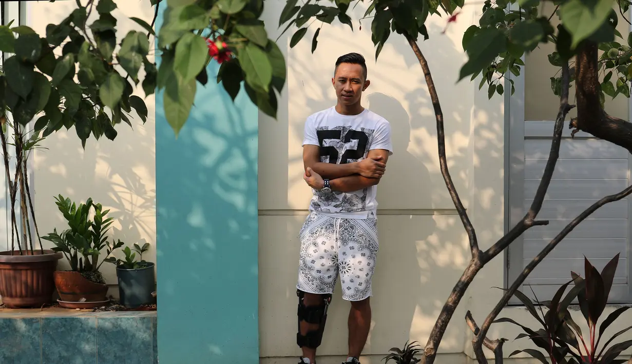 Keceriaan selalu terlihat di raut muka Antony walau sedang berjuang sembuh dari cedera. (Bola.com/Arief Bagus)